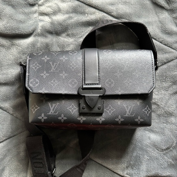 Authentic Louis Vuitton S-Cape Messenger Bag- Posh Authenticated Reseller! - Picture 3 of 16